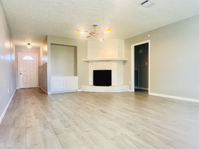 Building Photo - 7711 Water Park Ln