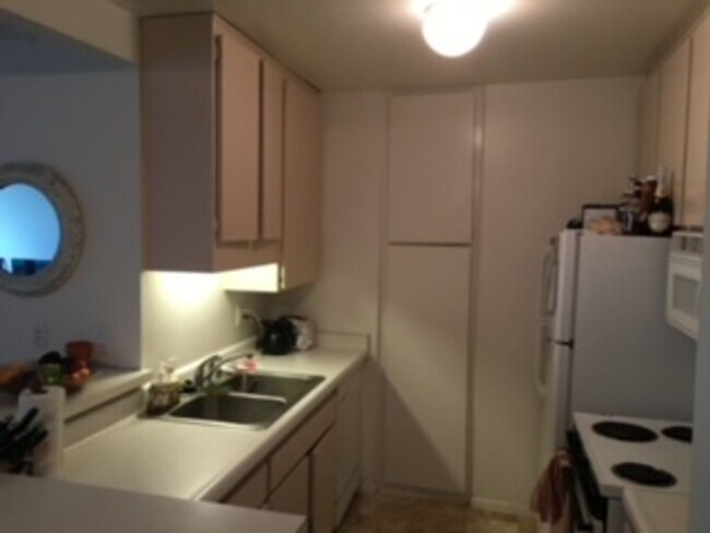 Building Photo - Playa del Rey Cross Creek Village 3 Bedroom