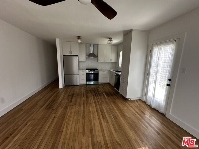 Foto del edificio - 8903 Hubbard St
