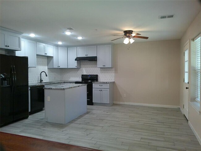 Foto del edificio - 22262 Adams St
