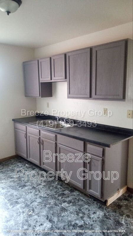 Building Photo - 3035 N Ontario St