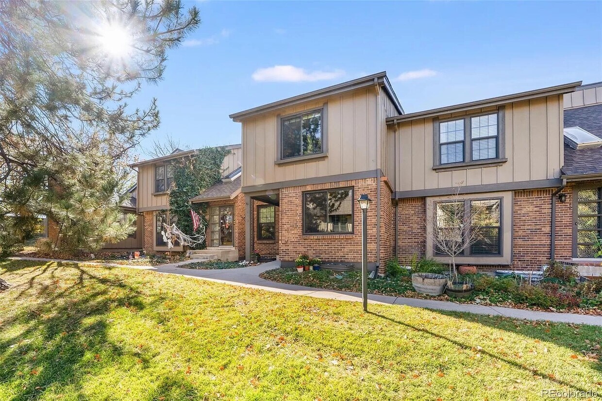 8236 E Phillips Pl, Centennial, CO 80112 Townhome Rentals in