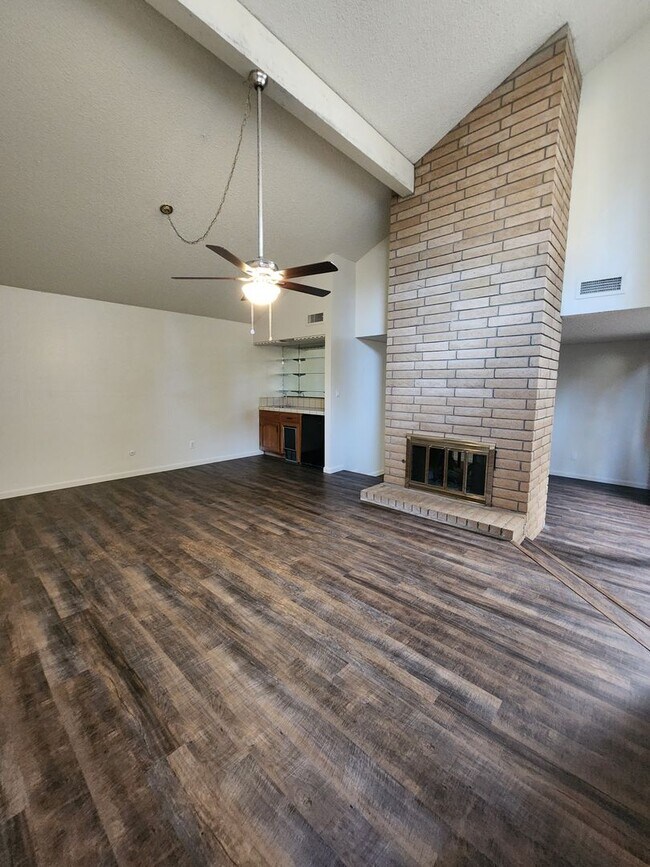Building Photo - 6901 Courtside Circle #14 - Condo