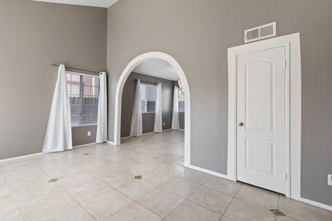 Building Photo - 43865 Carefree Ct