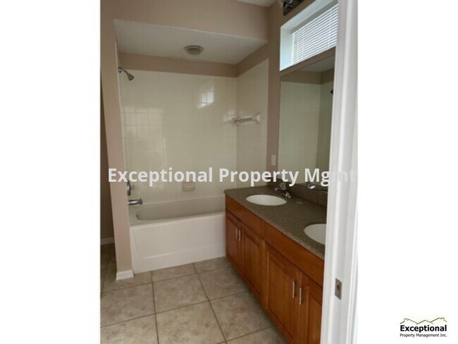 Foto del edificio - 2 Bedroom 2 bath Convenient Location! Available Now! WATER INCLUDED!!