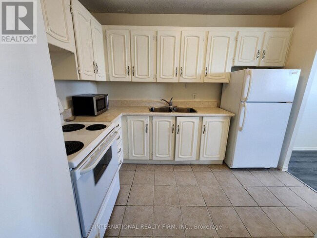 Building Photo - 215 Glenridge Ave