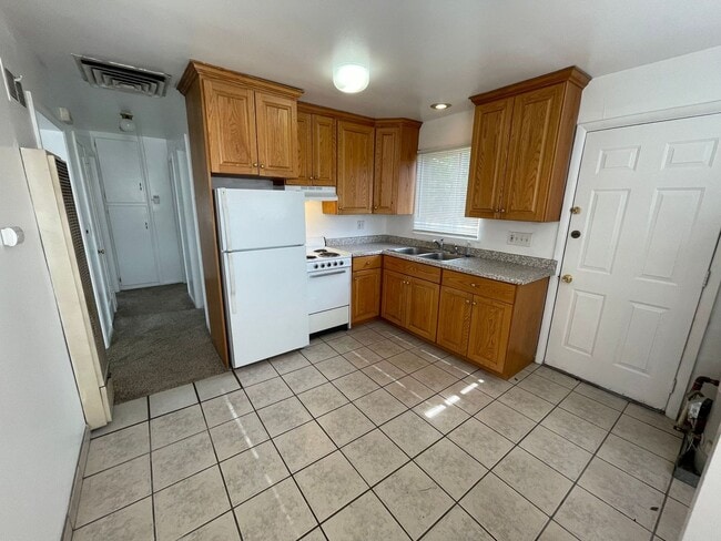 Foto del edificio - Cute 2 bedroom Duplex For Rent!!