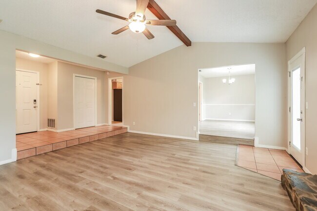 Foto del edificio - 3342 Laurel Grove N