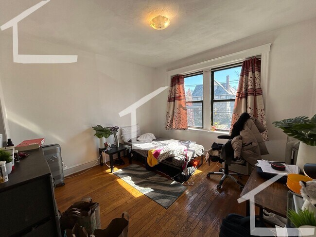 Foto del edificio - Great 4 Bed Available 8/1/26