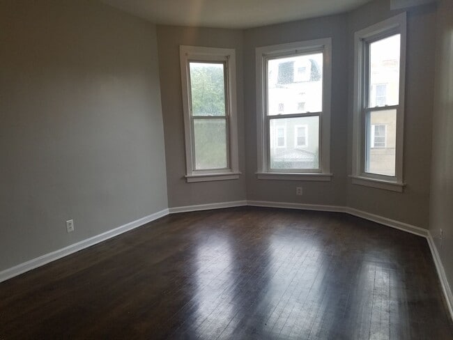 Building Photo - 2308 N Mango Ave