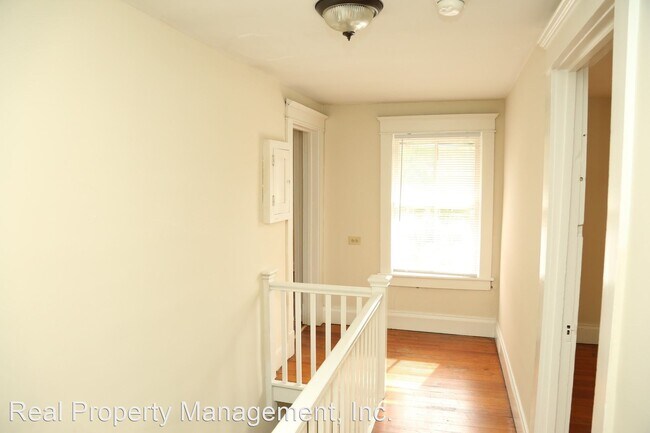 Building Photo - 3 br, 1 bath House - 1027 Carlton Ave