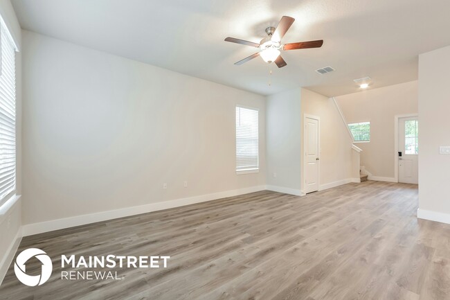 Building Photo - 804 E Voorhis Ave