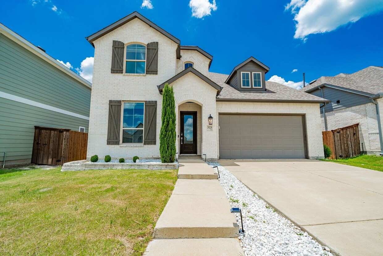 Primary Photo - Stunning 4-bedroom, 3-bathroom home locate...
