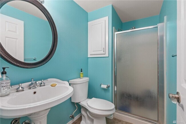 Building Photo - Lovely 2 bedroom 2 bathroom Townhome