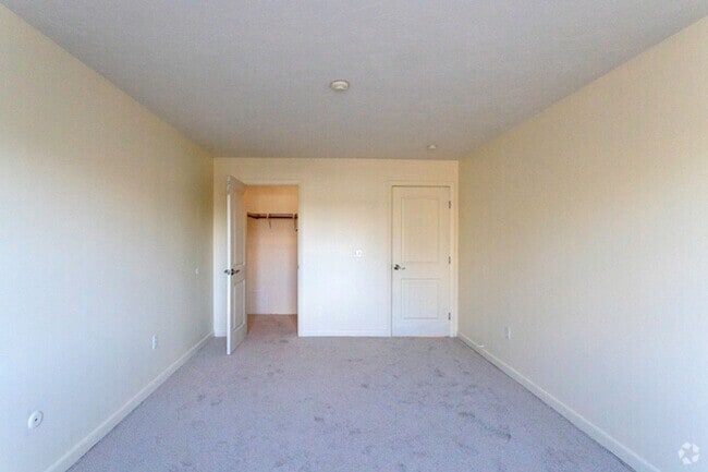 Building Photo - Lakeshore Estates - Newly Remodeled studio...