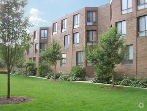 Lake Village East Rentals - Chicago, IL | Apartments.com