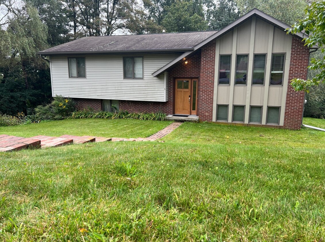 6 Fawnwood Dr, Scranton, PA 18504 House Rental in Scranton, PA