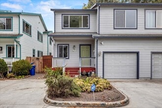 Building Photo - 3136 Lake Dr