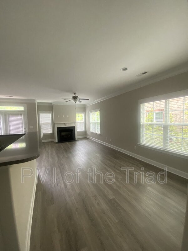 Building Photo - 832 Silver Leaf Dr