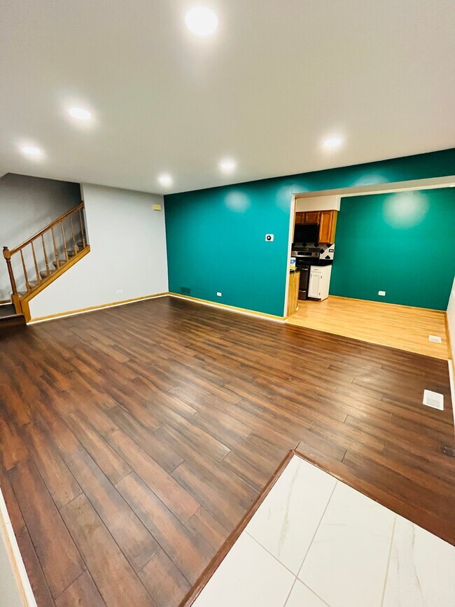 Foto del edificio - 84 Maplewood Dr