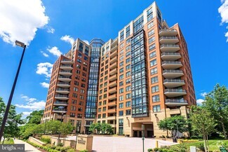Building Photo - 1830 Fountain Dr
