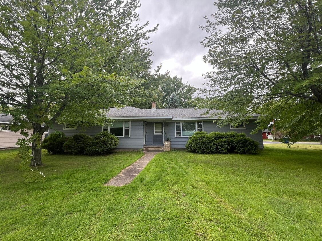 Primary Photo - 1302/1304 S 5th Avenue