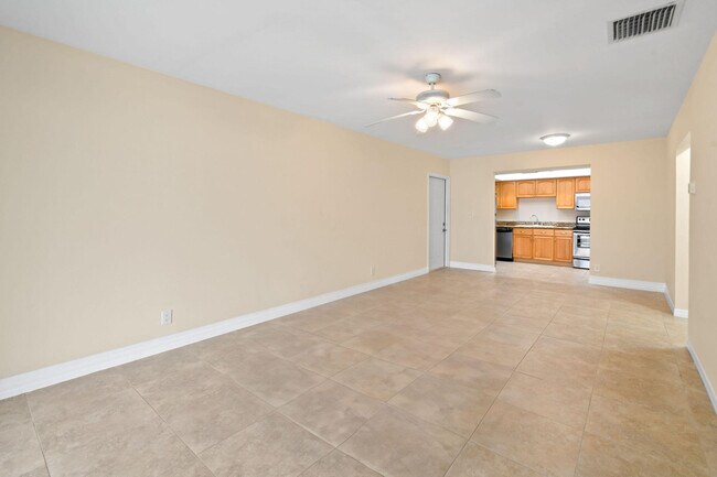 Building Photo - 370 Wilma Cir