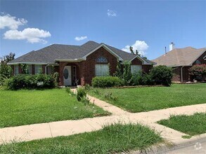 Building Photo - 2711 Primrose Ln