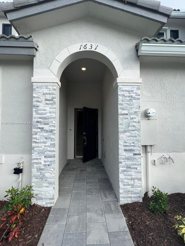 Foto principal - 1631 SE 26th Rd