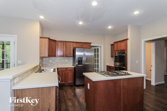Foto del edificio - 729 Tall Oaks Dr