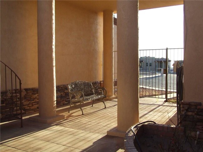 Building Photo - 11685 Rojas Dr