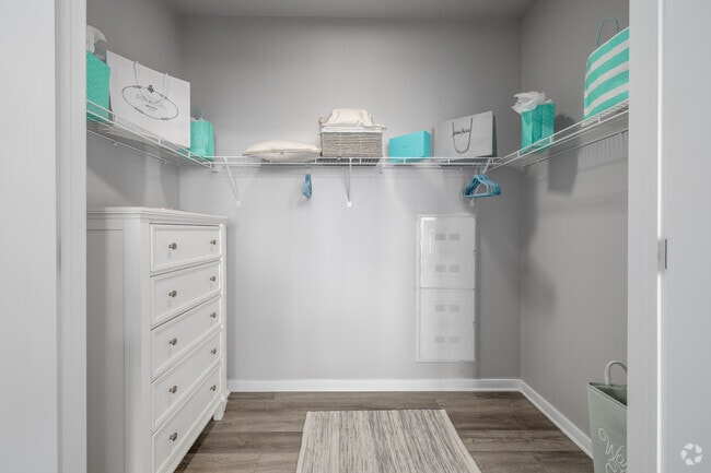 Estudio - 466 pies cuadrados - Vestidor - Rivet 26