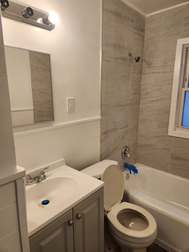 Baño - 14945 Lappin St