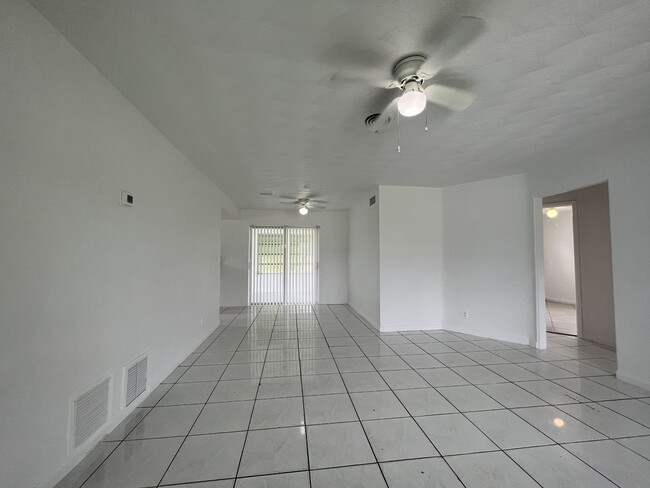 Building Photo - 3620 NW 35th Ave