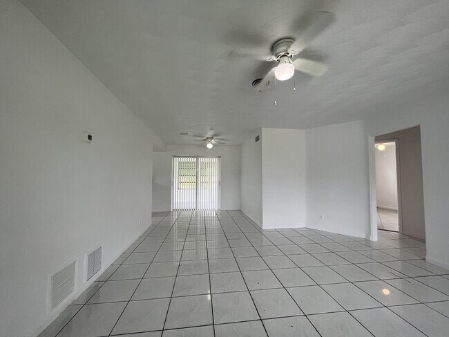 Foto del edificio - 3620 NW 35th Ave