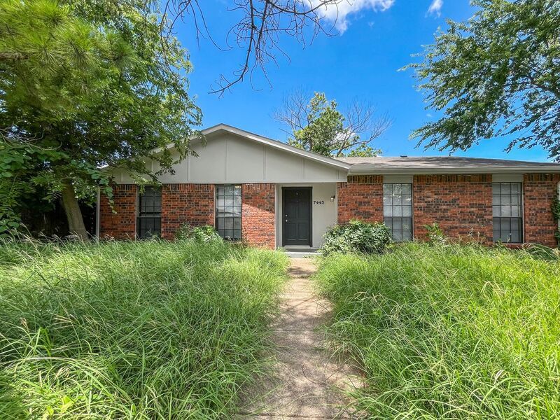 Foto principal - 7445 Emory Oak Ln