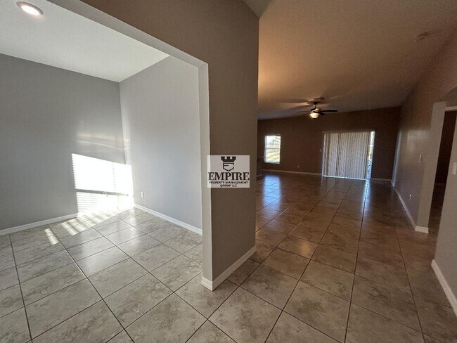 Foto del edificio - COMING SOON! 3 Beds + Den, 2 Baths, Screened Lanai & More!