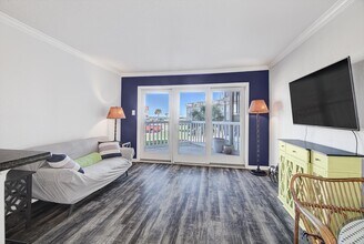Building Photo - 6300 Seawall Blvd