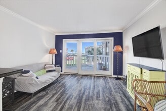 Building Photo - 6300 Seawall Blvd