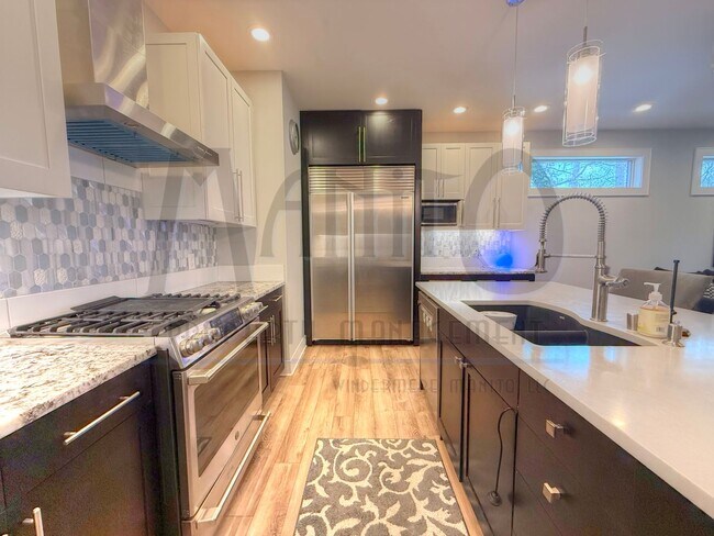 Foto del edificio - Spacious South Hill Home