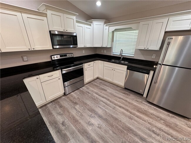 Building Photo - 10427 N Halsey Way
