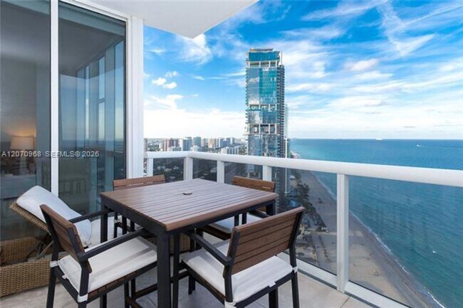 Foto del edificio - 18201 Collins Ave