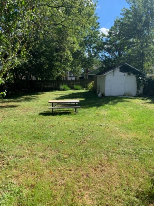 Foto del edificio - 2467 3rd St