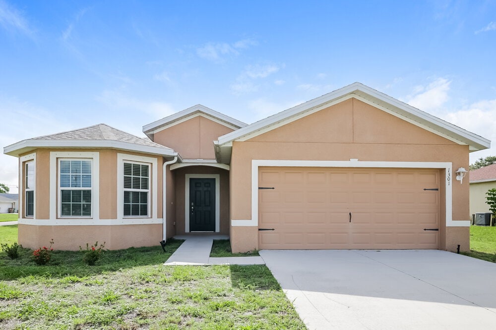Primary Photo - 1301 SW 9th Ct