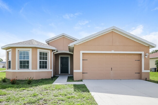 Building Photo - 1301 SW 9th Ct