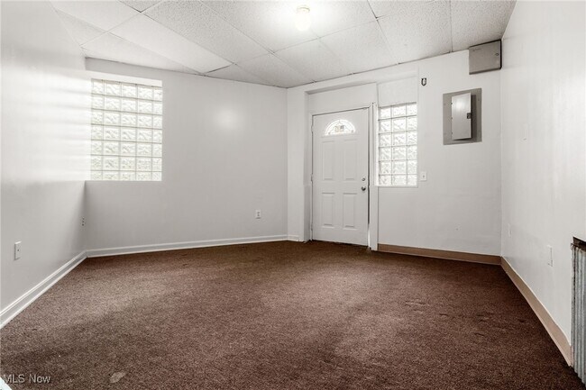 Foto del edificio - 15300 Waterloo Rd