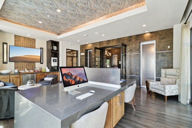 Casa club - Cibercafé (computadoras MAC para uso de los residentes) en Park at Rialto Apartments, San Antonio - Park at Rialto Apartments