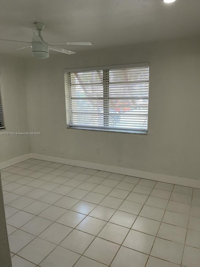 Building Photo - 9352 SW 77th Ave