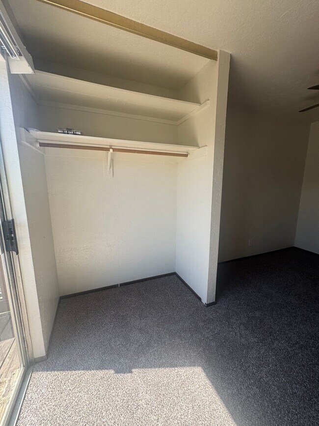 Foto del edificio - 2 Bed | 1 Bath | Approx. 1,035 Sq Ft