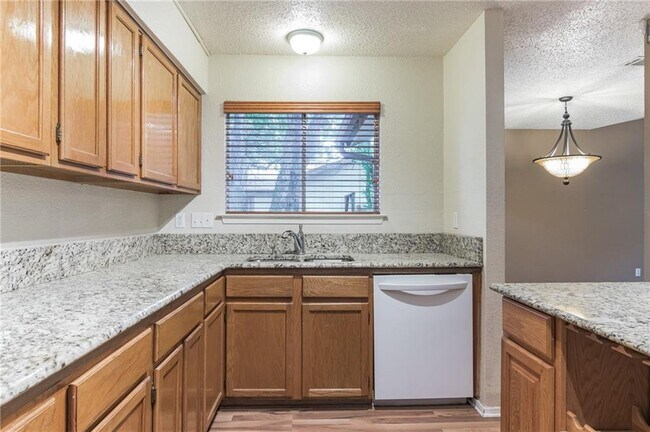 Foto del edificio - 4908 Hawkhaven Ln